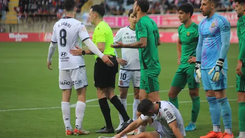 El equipo de Llona toma aire con una victoria de peso ante el Nàstic. Dos penaltis transformados por Antón Escobar dan tres puntos vitales a los leoneses en un duelo directo por el ascenso. Fotos: Isaac Llamazares