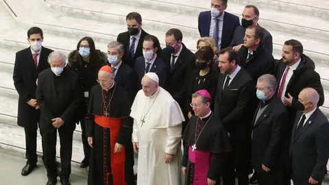 Luto por la muerte del Papa Francisco, el pontífice que recibió a Cultural y Ponferradina (3)