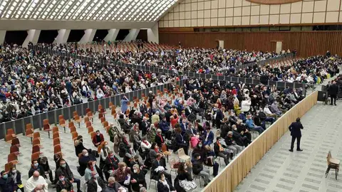 Luto por la muerte del Papa Francisco, el pontífice que recibió a Cultural y Ponferradina (6)