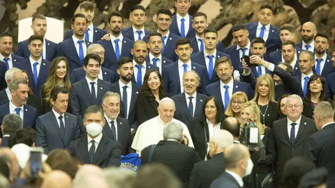 Luto por la muerte del Papa Francisco, el pontífice que recibió a Cultural y Ponferradina (7)