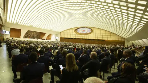 Luto por la muerte del Papa Francisco, el pontífice que recibió a Cultural y Ponferradina (15)