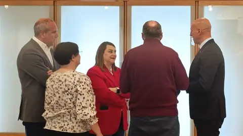 El alcalde de León, José Antonio Diez, participa en la presentación de los actos reivindicativos previstos para el 23 de abril junto al portavoz de la Unión del Pueblo Leonés, Eduardo López Sendino, y representantes de Conceyu País Llionés.