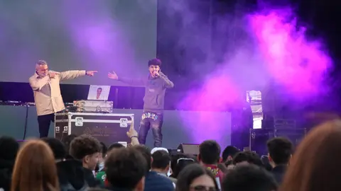 Miles de jóvenes participan en las actuaciones programadas por la Junta con motivo de la celebración del Día de la Comunidad. Foto: Peio García