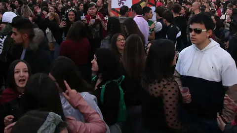Miles de jóvenes participan en las actuaciones programadas por la Junta con motivo de la celebración del Día de la Comunidad. Foto: Peio García