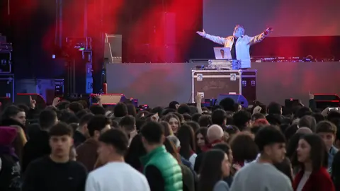 Miles de jóvenes participan en las actuaciones programadas por la Junta con motivo de la celebración del Día de la Comunidad. Foto: Peio García