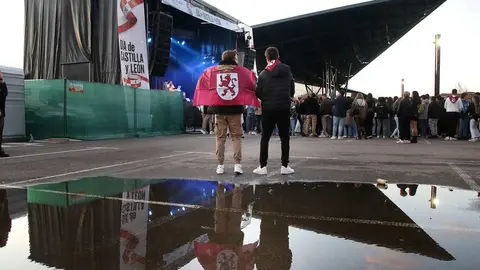 Miles de jóvenes participan en las actuaciones programadas por la Junta con motivo de la celebración del Día de la Comunidad. Foto: Peio García