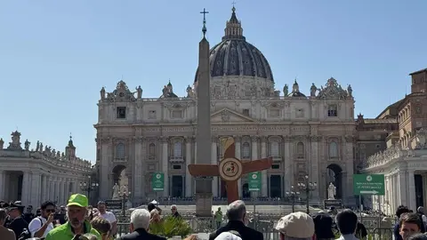 Los leoneses desplazados a Roma en un viaje coincidente con el fallecimiento del Papa Francisco han realizado en la capital vaticana la peregrinación a la Basílica de San Pedro, de Roma, en el marco de la celebración del Jubileo 2025 'Peregrinos de Esperanza’ con un sentido recuerdo y rezo de un responso por el eterno descanso del Papa Francisco. Fotos: Obispado de León