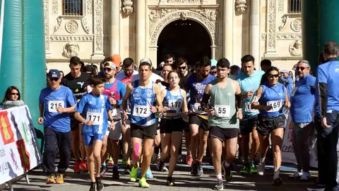 Una carrera y una marcha solidarias apoyan la labor de Asprona y Aspace. Fotos: Peio García