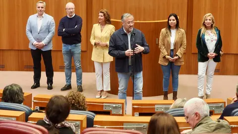 El presidente de las Cortes, Carlos Pollán, en la Jornada de puertas abiertas del Parlamento Autonómico, con motivo del Día de la Comunidad. Fotos: R. Valtero.