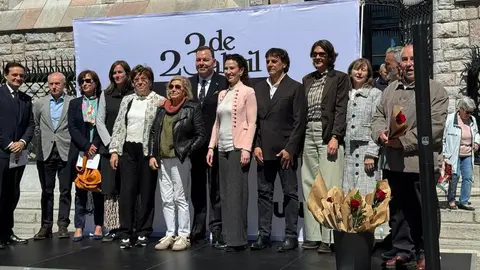 Lectura colectiva de la Leyenda de San Jorge en la que ha participado la concejala de Cultura del Ayuntamiento de León, Elena Aguado.