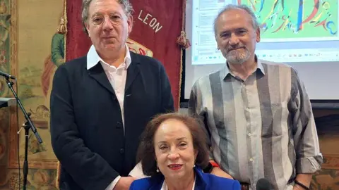 Isabel Cantón Mayo, Juan Carlos Mestre y Alfredo Álvarez Álvarez, durante la presentación.