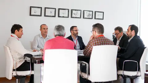 Nacida en 1989 con cinco empleados y una visión tecnológica, la firma leonesa celebra su 35º aniversario con Tomás Castro como CEO y con más de 130 trabajadores, presencia internacional y un compromiso firme con la innovación, la sostenibilidad y la responsabilidad social. En las imágenes, un viaje por Proconsi, en su momento actual, y en la memoria de aquellos innovadores inicios.