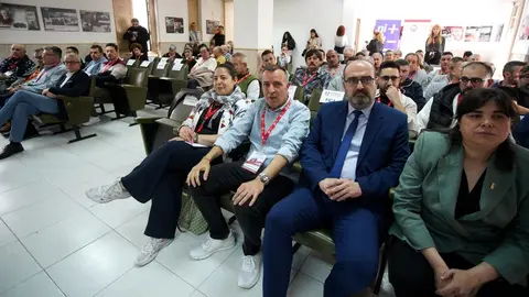 El secretario general de UGT Bierzo, Omar Rodríguez (D), junto al secretario de Organización de UGT Castilla y León, José Carlos Pajares (I), durante su comparecencia previa al inicio del XII Congreso del sindicato en el Bierzo donde se elegirá al secretario comarcal. Fotos: César Sánchez.