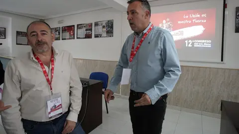 El secretario general de UGT Bierzo, Omar Rodríguez (D), junto al secretario de Organización de UGT Castilla y León, José Carlos Pajares (I), durante su comparecencia previa al inicio del XII Congreso del sindicato en el Bierzo donde se elegirá al secretario comarcal. Fotos: César Sánchez.
