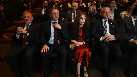 La empresa tecnológica Proconsi celebró este viernes una gala con motivo de su 35 aniversario que congregó a más de 700 personas en el Auditorio Ciudad de León entre autoridades, representantes empresariales, colaboradores y amigos que han acompañado a la compañía en su camino de más de tres décadas de innovación. Foto: Peio García