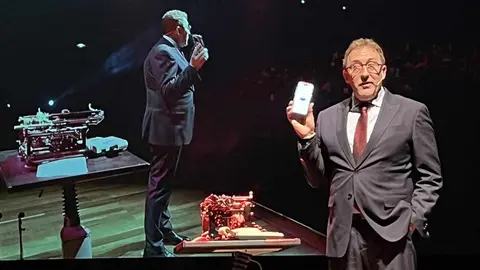 La empresa tecnológica Proconsi celebró este viernes una gala con motivo de su 35 aniversario que congregó a más de 700 personas en el Auditorio Ciudad de León entre autoridades, representantes empresariales, colaboradores y amigos que han acompañado a la compañía en su camino de más de tres décadas de innovación. Foto: Peio García