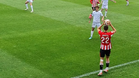 El equipo de Llona, que por momentos brilló a gran nivel, termina encajando una dura derrota ante el Bilbao Athletic en un encuentro de máxima intensidad.