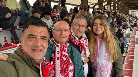 El equipo de Llona, que por momentos brilló a gran nivel, termina encajando una dura derrota ante el Bilbao Athletic en un encuentro de máxima intensidad.