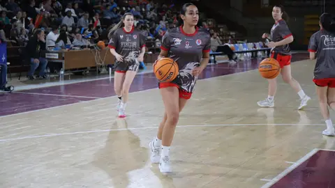 El Mipelletymas cierra temporada con un intenso partido en el Palacio ante el líder, el Bosonit Unibasket (62-64). Fotos: Isaac Llamazares