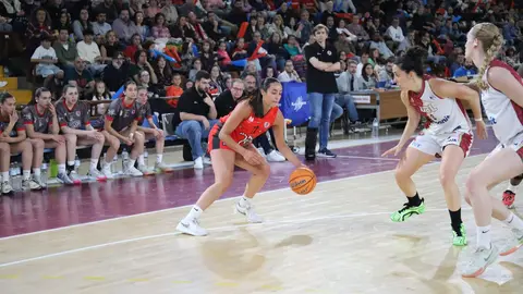 El Mipelletymas cierra temporada con un intenso partido en el Palacio ante el líder, el Bosonit Unibasket (62-64). Fotos: Isaac Llamazares