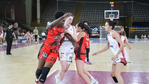 El Mipelletymas cierra temporada con un intenso partido en el Palacio ante el líder, el Bosonit Unibasket (62-64). Fotos: Isaac Llamazares