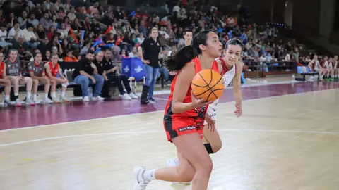 El Mipelletymas cierra temporada con un intenso partido en el Palacio ante el líder, el Bosonit Unibasket (62-64). Fotos: Isaac Llamazares