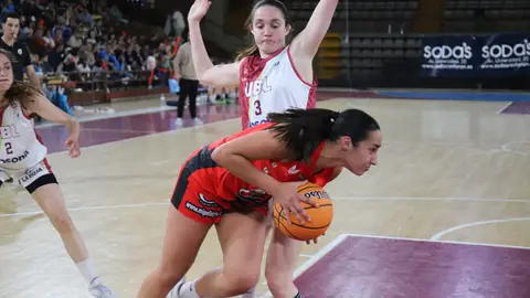 El Mipelletymas cierra temporada con un intenso partido en el Palacio ante el líder, el Bosonit Unibasket (62-64). Fotos: Isaac Llamazares
