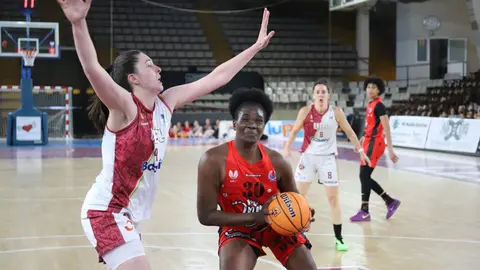 El Mipelletymas cierra temporada con un intenso partido en el Palacio ante el líder, el Bosonit Unibasket (62-64). Fotos: Isaac Llamazares