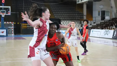 El Mipelletymas cierra temporada con un intenso partido en el Palacio ante el líder, el Bosonit Unibasket (62-64). Fotos: Isaac Llamazares