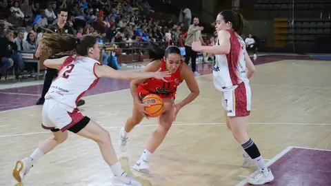 El Mipelletymas cierra temporada con un intenso partido en el Palacio ante el líder, el Bosonit Unibasket (62-64). Fotos: Isaac Llamazares