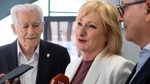 La consejera de Industria, Comercio y Empleo, Leticia García, asiste a la celebración del Día de Galicia en Castilla y León.