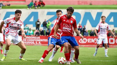 La Ponferradina se mide a un siempre incómodo Tarazona en un duelo de vital importancia.