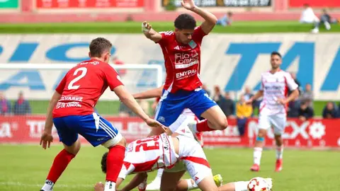 La Ponferradina se mide a un siempre incómodo Tarazona en un duelo de vital importancia.