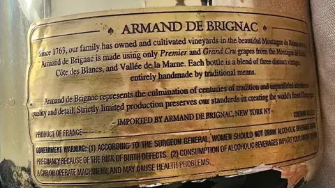 Sale a la venta en un León una exclusiva botella original de Armand de Brignac Gold Champagne Brut 12L Balthazar.