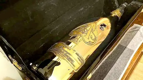 Sale a la venta en un León una exclusiva botella original de Armand de Brignac Gold Champagne Brut 12L Balthazar.