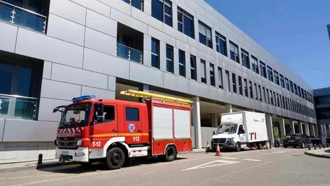 Los hospitales de León y Ponferrada mantuvieron su suministro eléctrico gracias a los grupos autónomos. Foto: Campillo