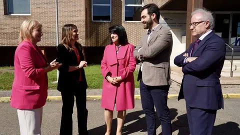 La consejera de Industria, Comercio y Empleo, Leticia García, y la de Educación, Rocío Lucas, presiden el acto de entrega de los Premios del Concurso Escolar de Prevención de Riesgos Laborales. Foto: Campillo.
