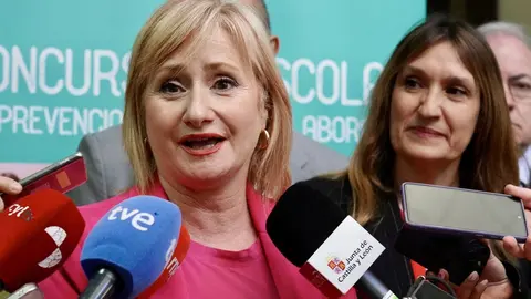 La consejera de Industria, Comercio y Empleo, Leticia García, y la de Educación, Rocío Lucas, presiden el acto de entrega de los Premios del Concurso Escolar de Prevención de Riesgos Laborales. Foto: Campillo.