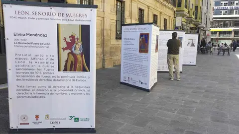 La calle Legio VII de León ha sido este martes el escenario de la inauguración oficial de la exposición urbana “León, Señorío de Mujeres”, un proyecto divulgativo que pone en primer plano el papel fundamental de las mujeres en la historia de la provincia.