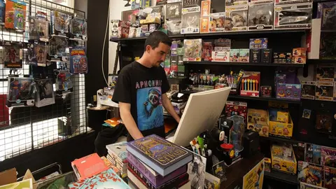 Vuelta a la actividad en los comercios de Ponferrada. Fotos: César Sánchez.