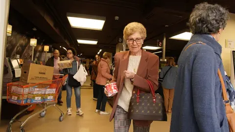 Vuelta a la actividad en los comercios de Ponferrada. Fotos: César Sánchez.