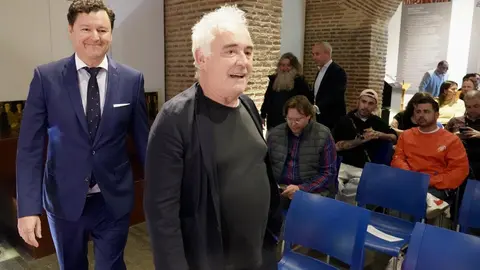 Ferrán Adriá participa junto al enólogo Raúl Pérez en el encuentro 'De tú a tú' con hosteleros leoneses organizado por CaixaBank y la asociación Hostelería de León. Foto: Campilo