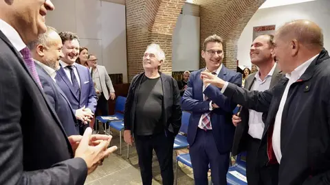 Ferrán Adriá participa junto al enólogo Raúl Pérez en el encuentro 'De tú a tú' con hosteleros leoneses organizado por CaixaBank y la asociación Hostelería de León. Foto: Campilo