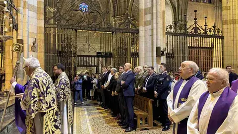 La Catedral de León ha acogido una solemne eucaristía por el papa Francisco con la presencia de cientos de fieles. Fotos: Ayto León | Obispado | Heraldo de León