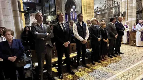 La Catedral de León ha acogido una solemne eucaristía por el papa Francisco con la presencia de cientos de fieles. Fotos: Ayto León | Obispado | Heraldo de León