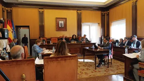 El Ayuntamiento de León ha aprobado en el Pleno celebrado este miércoles una modificación presupuestaria para dar cumplimiento a una sentencia condenatoria que le obliga a abonar 1.304.187,67 euros a la junta de compensación del Polígono de La Lastra. Fotos: Isabel Alonso