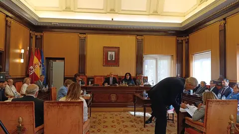 El Ayuntamiento de León ha aprobado en el Pleno celebrado este miércoles una modificación presupuestaria para dar cumplimiento a una sentencia condenatoria que le obliga a abonar 1.304.187,67 euros a la junta de compensación del Polígono de La Lastra. Fotos: Isabel Alonso