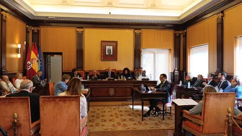 El Ayuntamiento de León ha aprobado en el Pleno celebrado este miércoles una modificación presupuestaria para dar cumplimiento a una sentencia condenatoria que le obliga a abonar 1.304.187,67 euros a la junta de compensación del Polígono de La Lastra. Fotos: Isabel Alonso