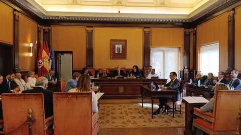 El Ayuntamiento de León ha aprobado en el Pleno celebrado este miércoles una modificación presupuestaria para dar cumplimiento a una sentencia condenatoria que le obliga a abonar 1.304.187,67 euros a la junta de compensación del Polígono de La Lastra. Fotos: Isabel Alonso