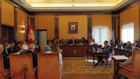 El Ayuntamiento de León ha aprobado en el Pleno celebrado este miércoles una modificación presupuestaria para dar cumplimiento a una sentencia condenatoria que le obliga a abonar 1.304.187,67 euros a la junta de compensación del Polígono de La Lastra. Fotos: Isabel Alonso
